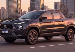 Fiat lança edições especiais de 50 anos dos modelos Fastback e Toro