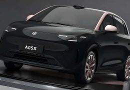 Leapmotor apresenta versão esportiva do elétrico A05S