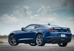 Chevrolet deve transformar Camaro em seda de quatro portas