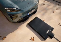 Porsche Cayenne elétrico ganha novo sistema de carregamento sem fio