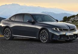 BMW Série 3 2027 mantém opção de tração traseira e chega a 443 cv