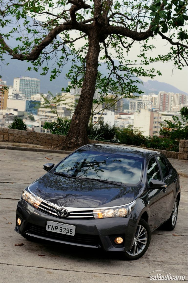 Novo Corolla XEi