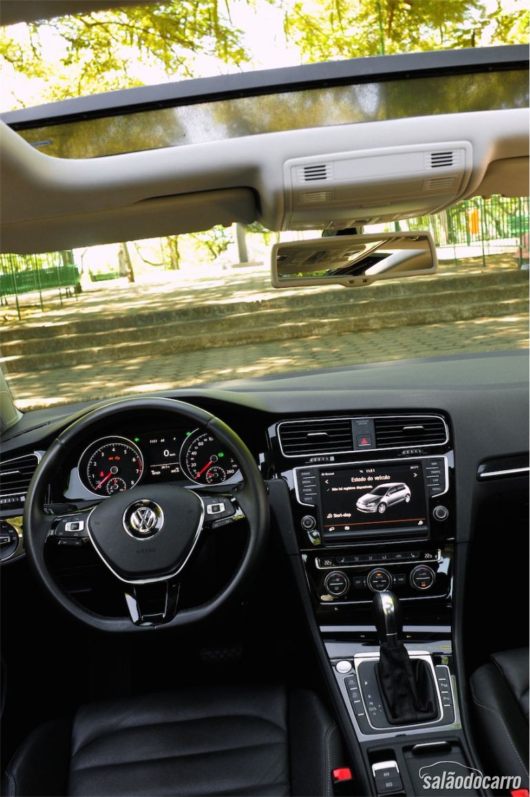 Interior do VW Golf Highline, incluindo Teto Solar