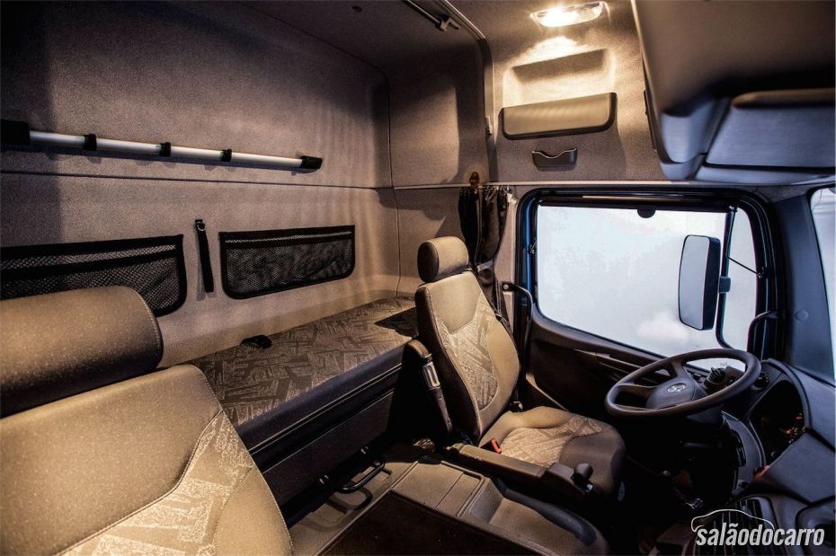 Interior do Mercedes-Benz Atego