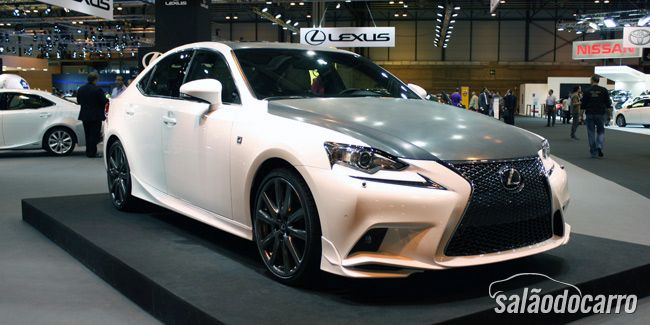 Lexus apresenta sedã IS 25 Aniversario no Madrid Auto Show