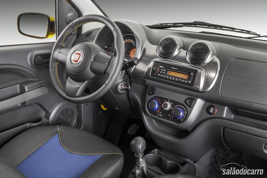 Interior do Fiat Uno Rua