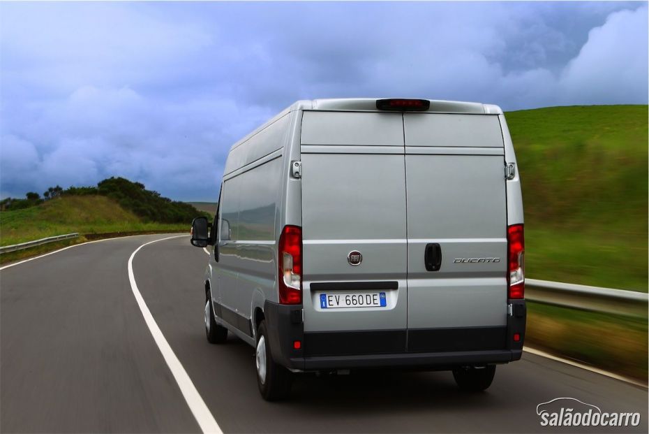 Visão traseira do novo Fiat Ducato