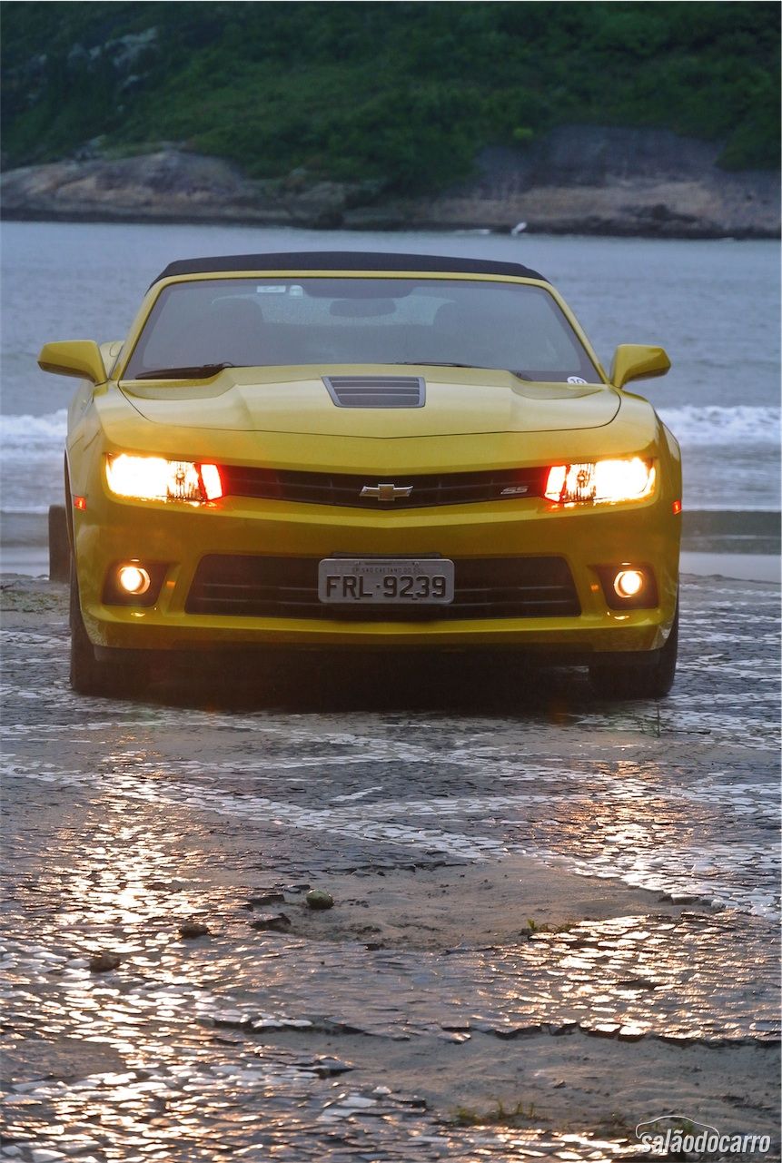 Visão de frente do novo Camaro SS Sunrise