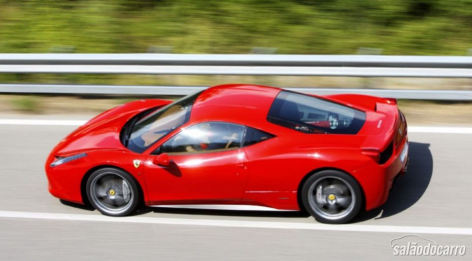 Ferrari 458 Italia ganhará facelift em 2015