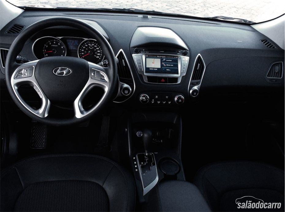 Interior herda desenho dos irmãos menores da Hyundai