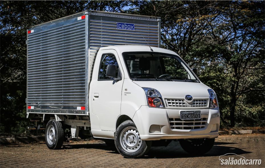 Lifan Foison com baú