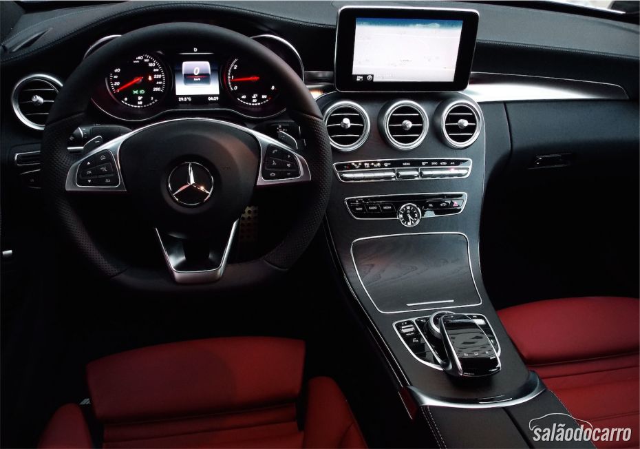 Interior requintado de um puro Mercedes