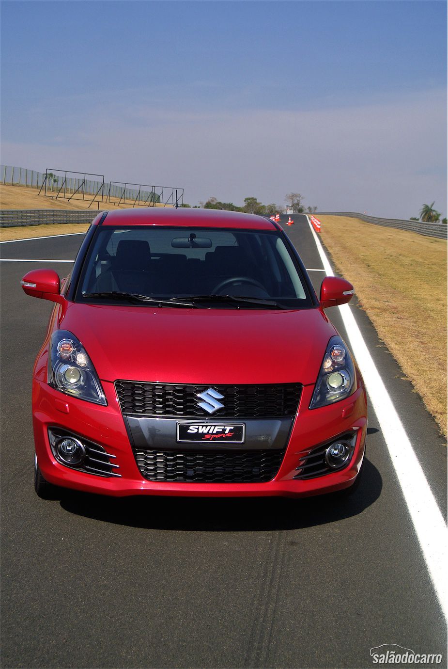 Swift Sport tem grade dianteira imponente