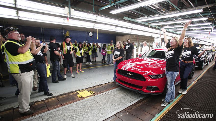 Ford começa a produzir novo Mustang 2015