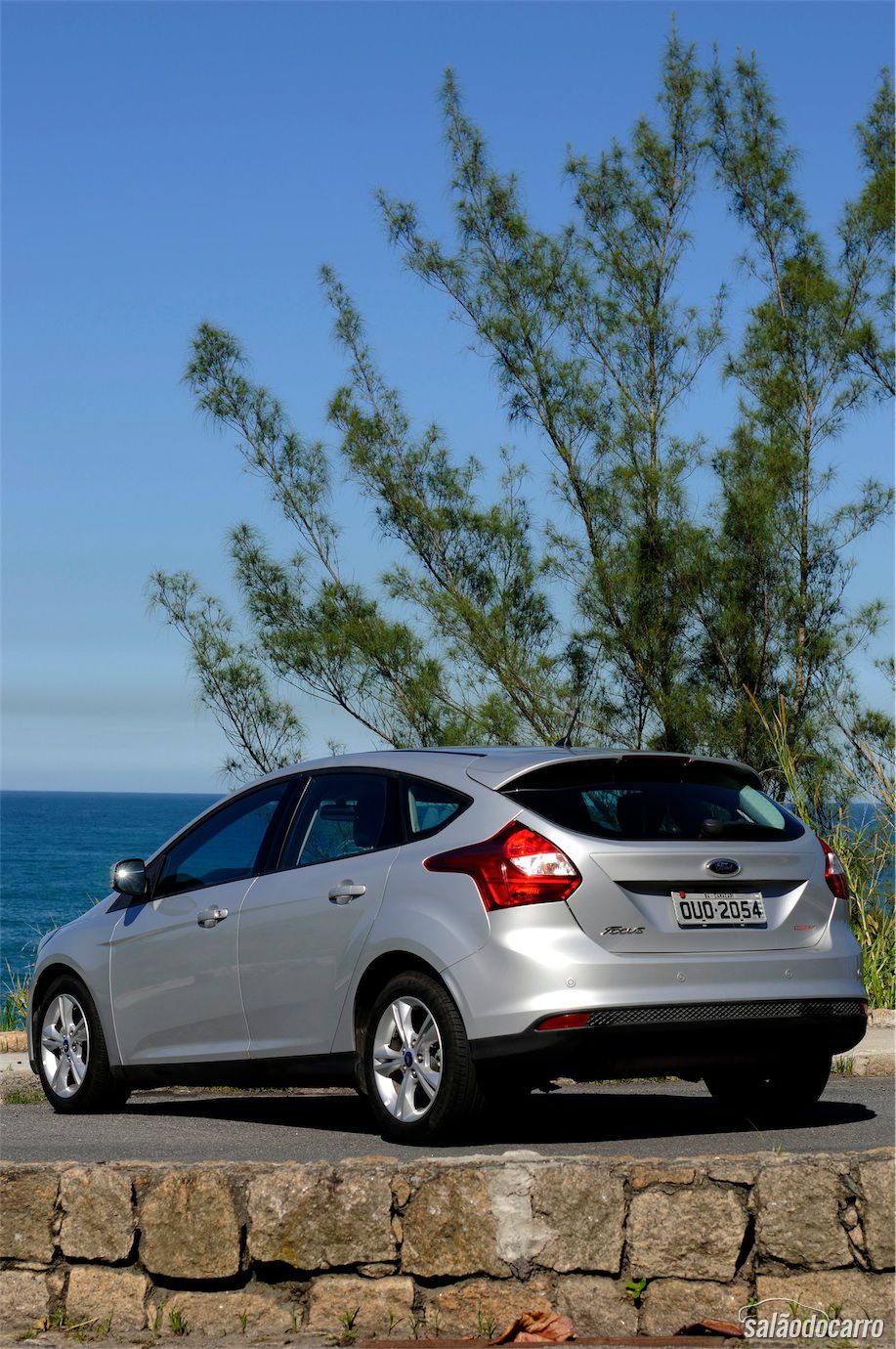 Visão traseira do novo Focus, lanternas chama atenção