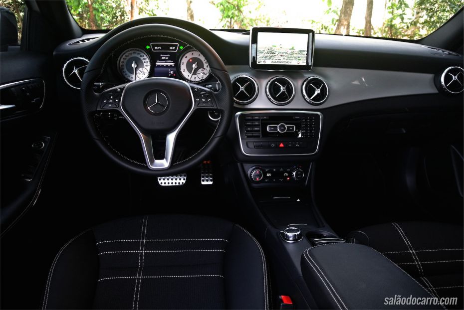 Interior é simples, mas bem acabado