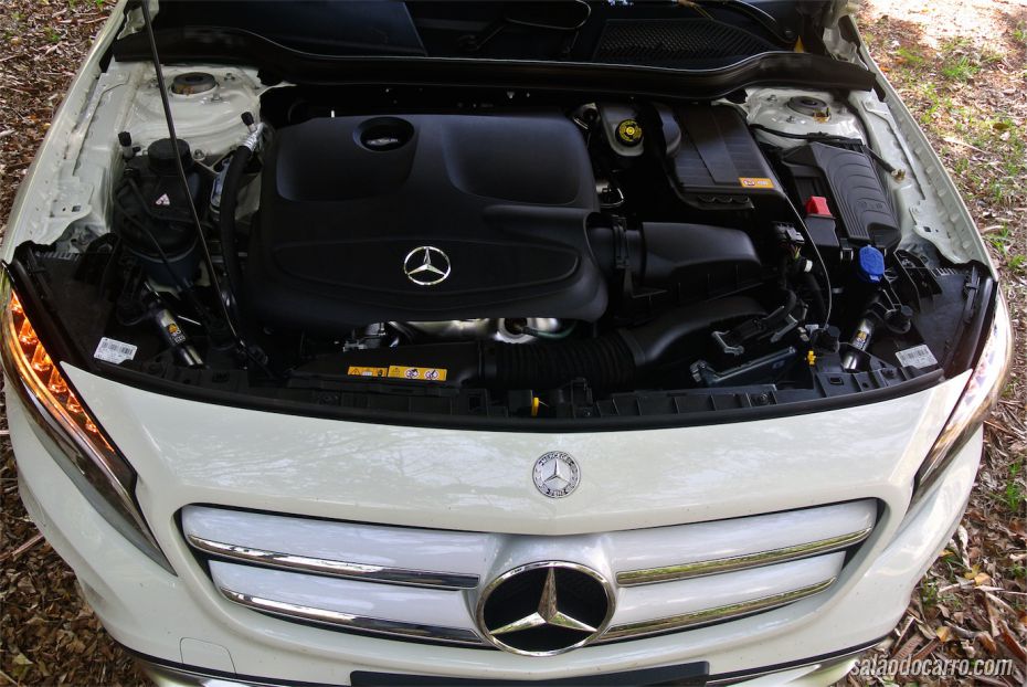 Sob o capô, o motor 1.6 turbo de 156 cv