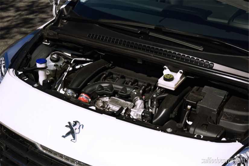 Sob o capô, o 'velho' e conhecido motor 1.6 turbo