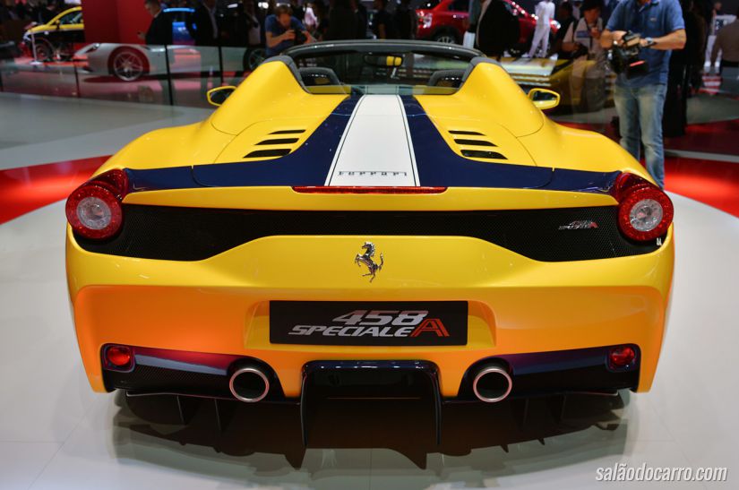 Ferrari apresenta 458 Speciale A