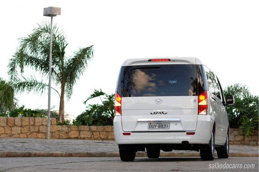 Visão da traseira da JAC T8