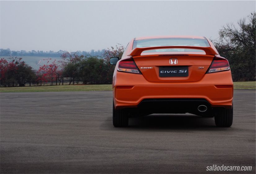 Visão da traseira do Honda Civic