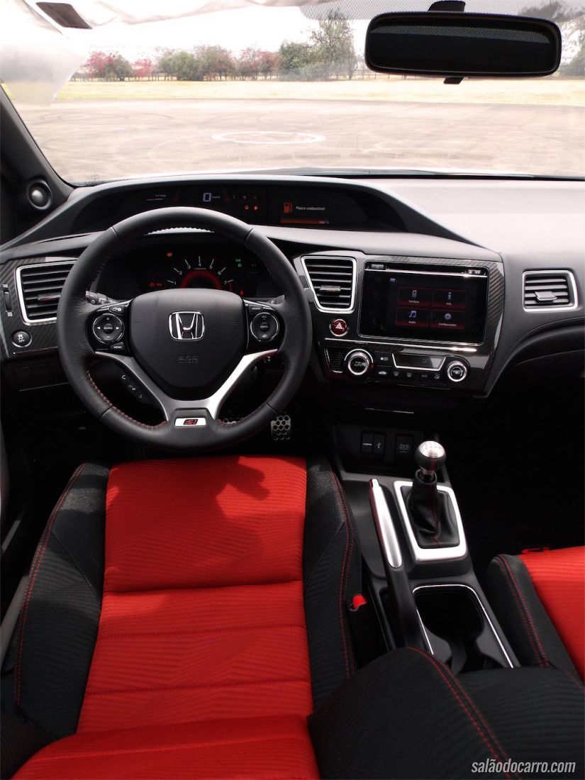 Interior do Civic Si