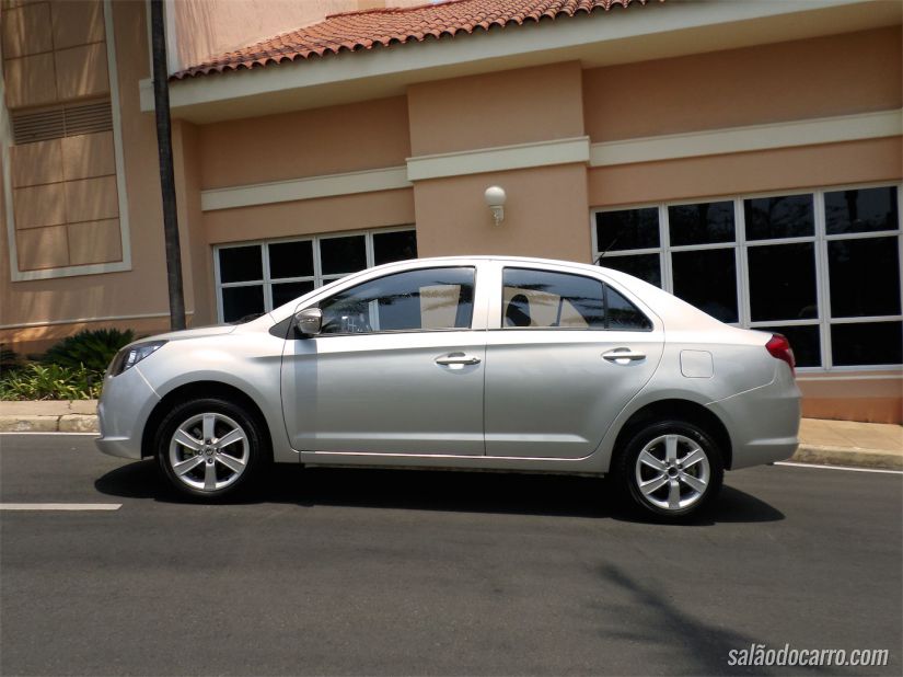 Visão lateral do Lifan 530