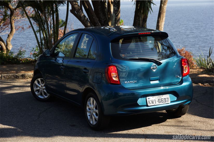 Visão traseira do carro