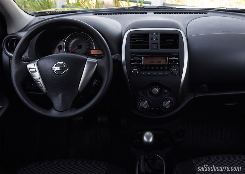 Interior do March SV 1.0