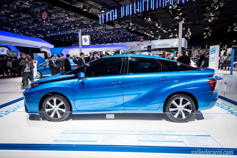 Toyota apresenta seu carro movido a hidrogênio no Salão de São Paulo