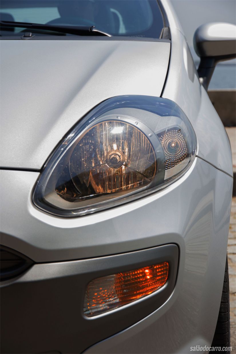 Detalhe do farol dianteiro