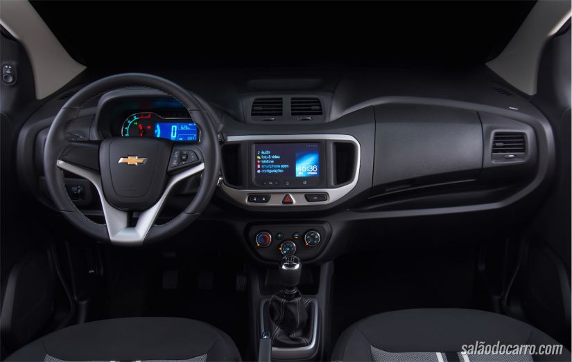 Interior herda o padrão global da GM inclusive com MyLink
