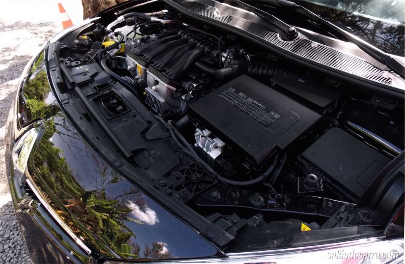 Sob o capô, o motor de 140 cv