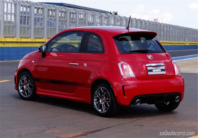 Traseira do Fiat 500 Abarth