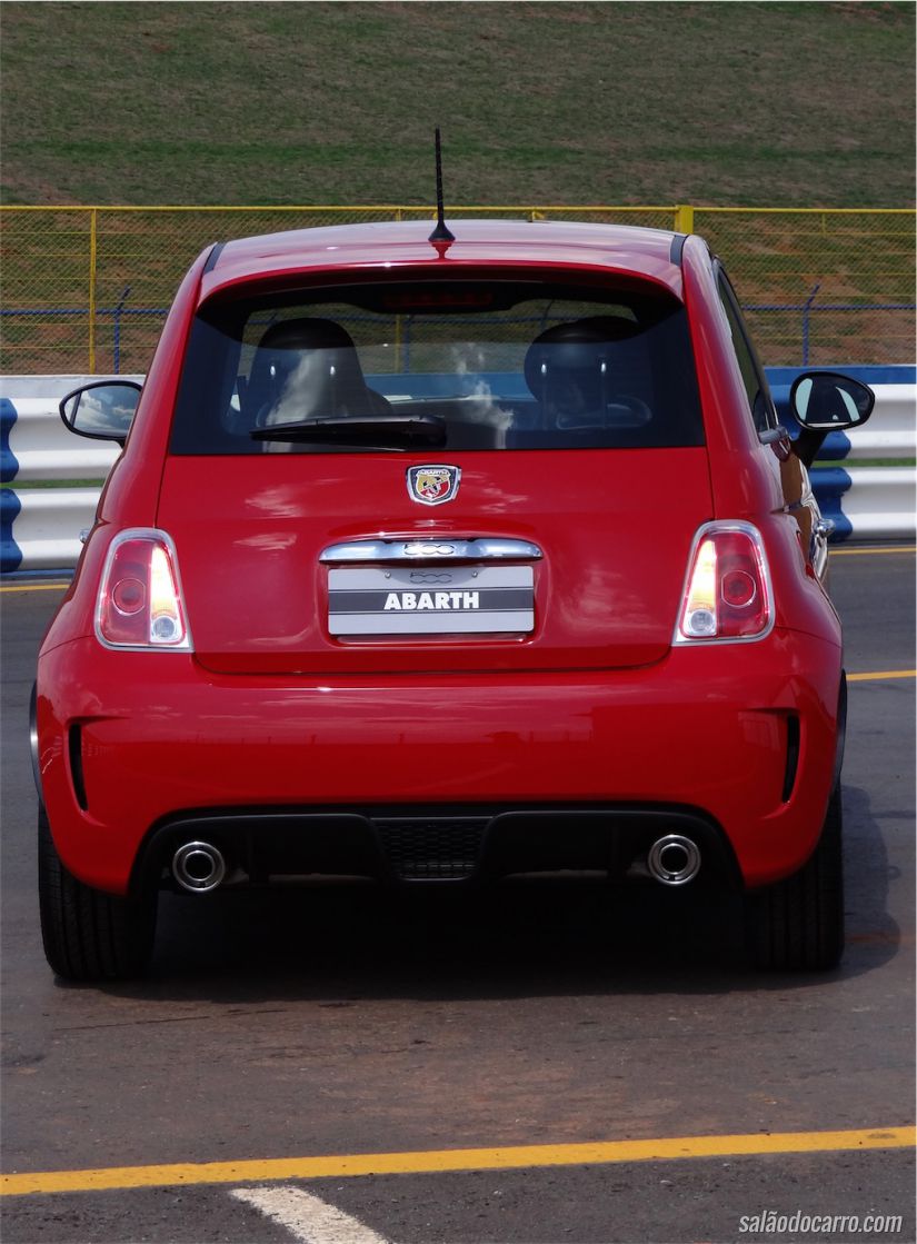 Detalhe da traseira do carro