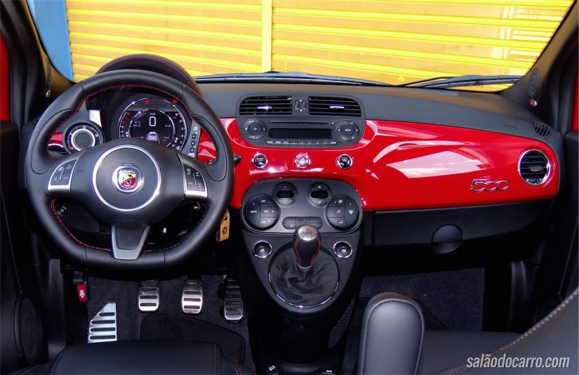 Interior do 500 Abarth