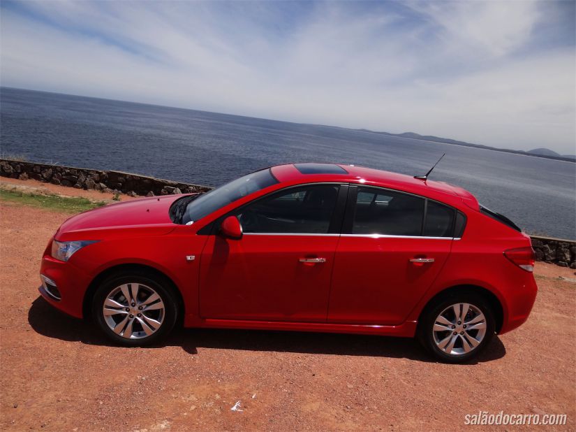 Cruze ganhou novas rodas na versão 2015