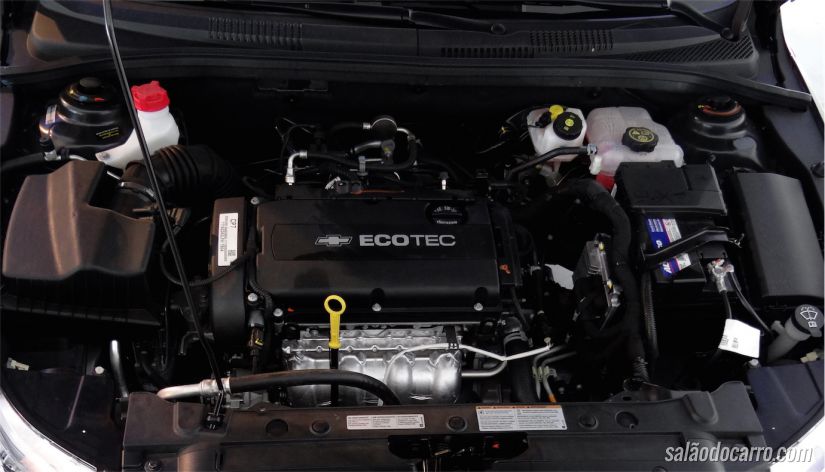 Sob o capô, o mesmo motor Ecotec 1.8 de 144 cv (com etanol)