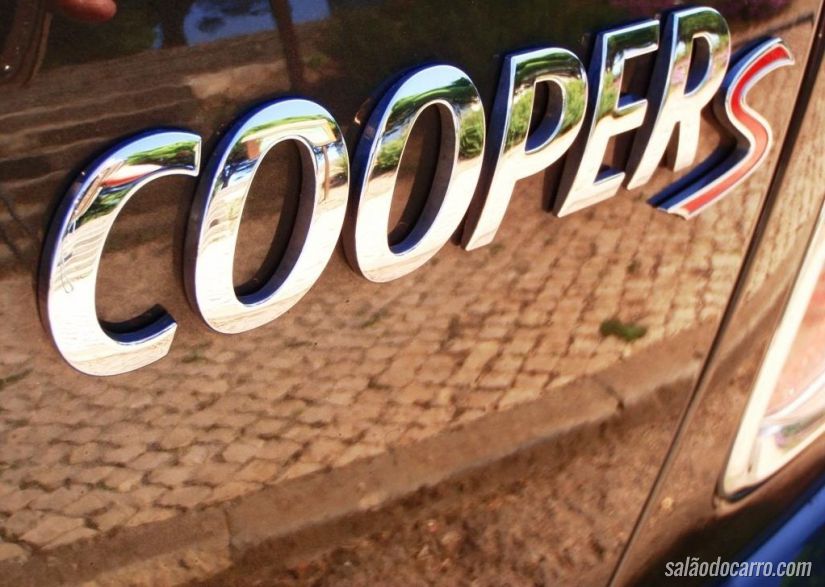 MINI lança Cooper S com câmbio manual