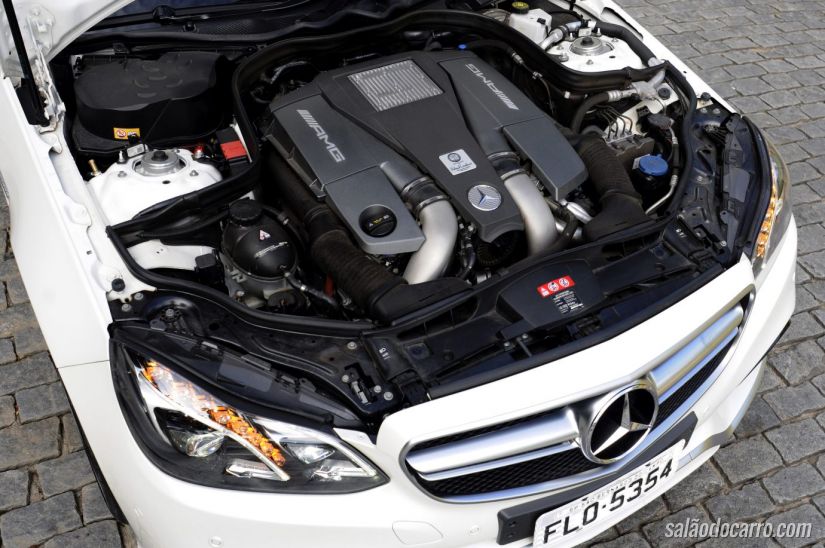 Sob o capô, o V8 de 557 cv