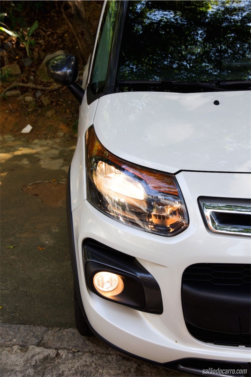 Detalhe do farol dianteiro