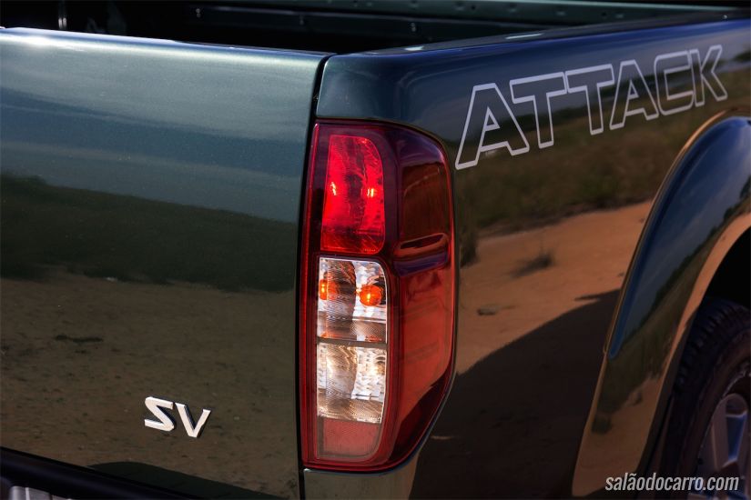Detalhe emblema Attack na carroceria