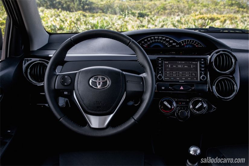 Interior do Etios Platinum