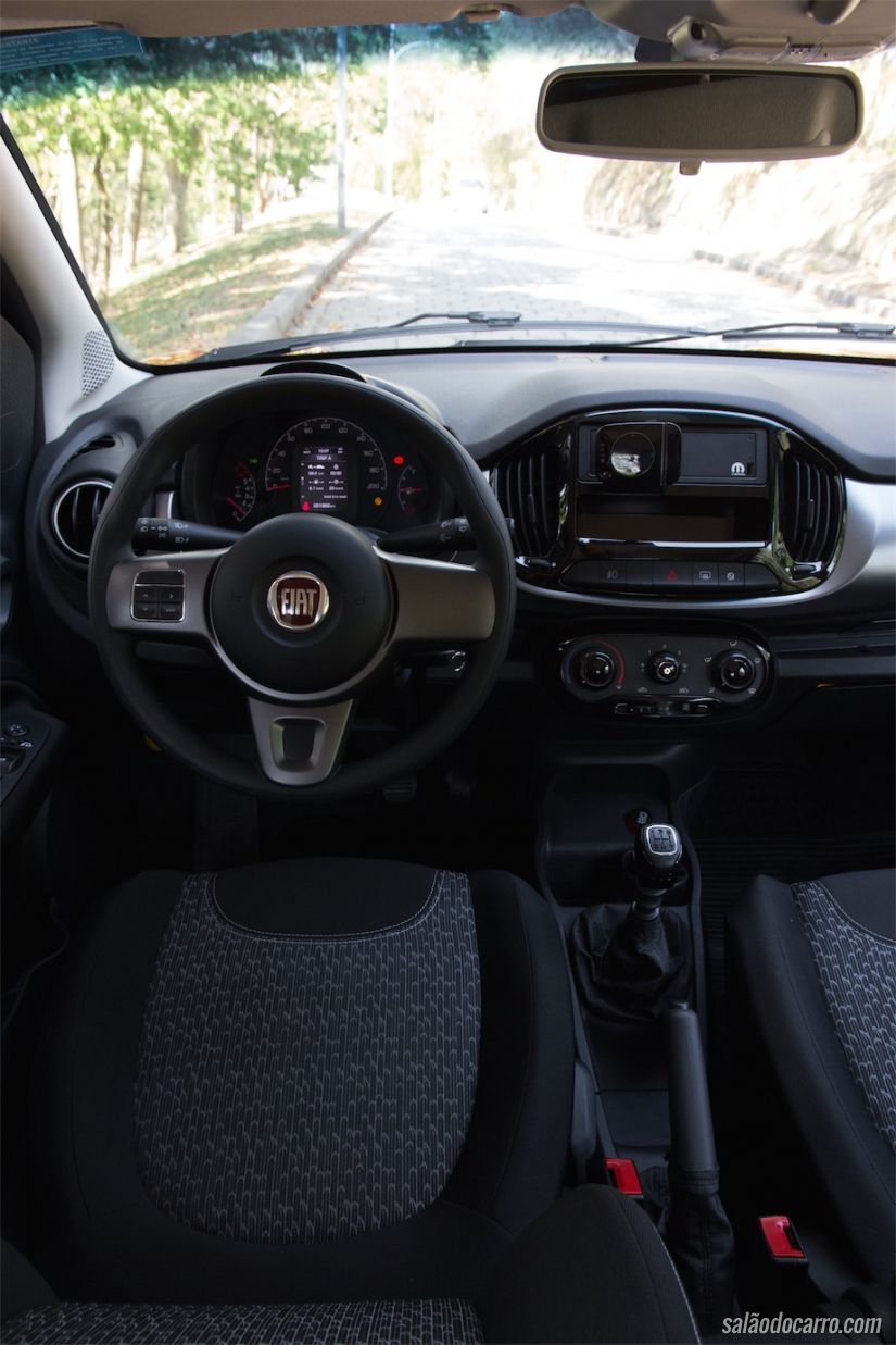 Interior do Uno Evolution