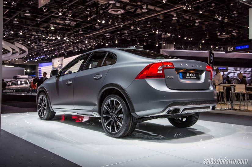 Volvo apresenta S60 Cross Country no Salão de Detroit