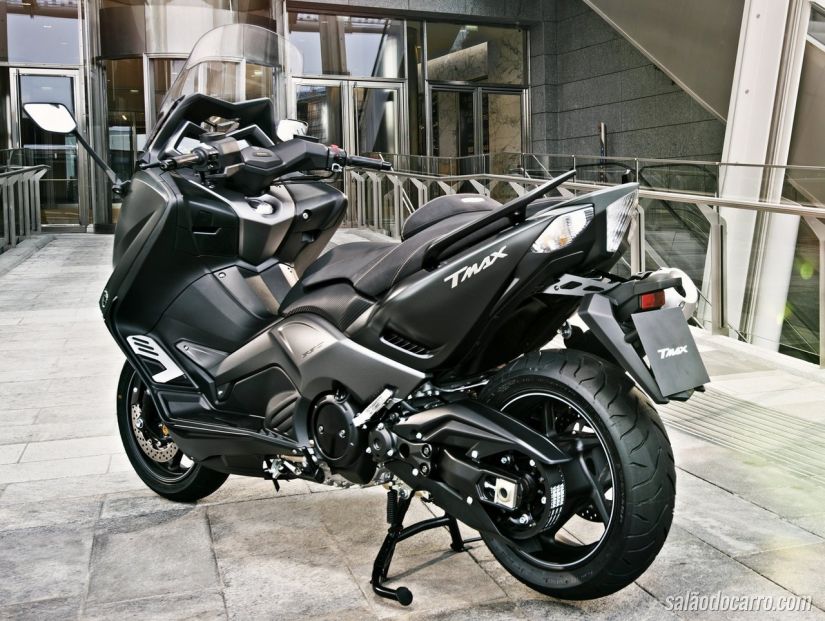 Yamaha T-MAX Iron Max 2015 chega à Europa por R$ 32 mil
