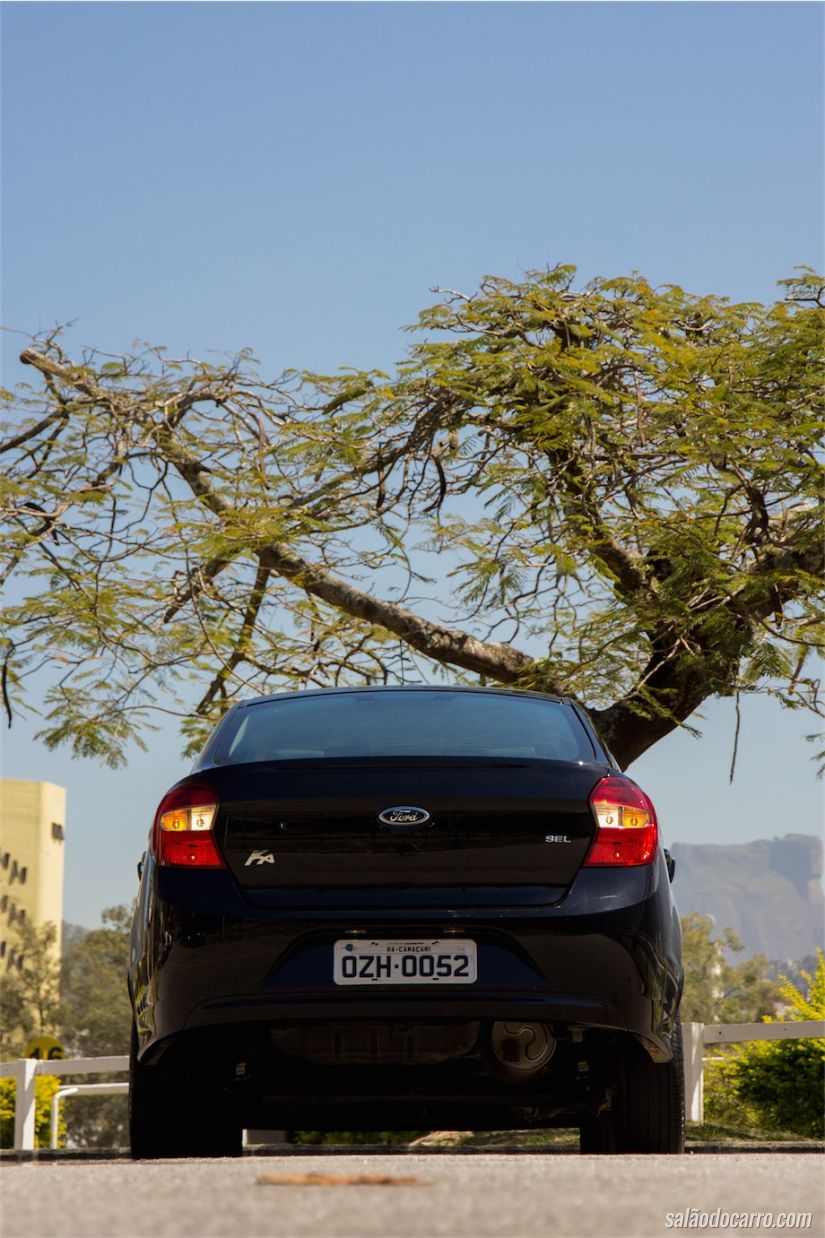 Visão da traseira do Ford Ka+