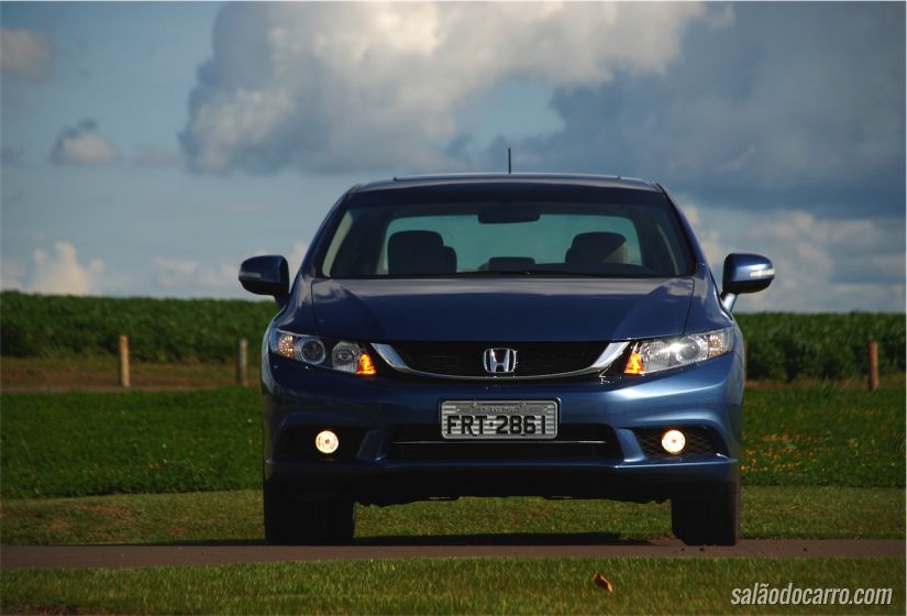 O modelo top de linha do Civic (EXR)