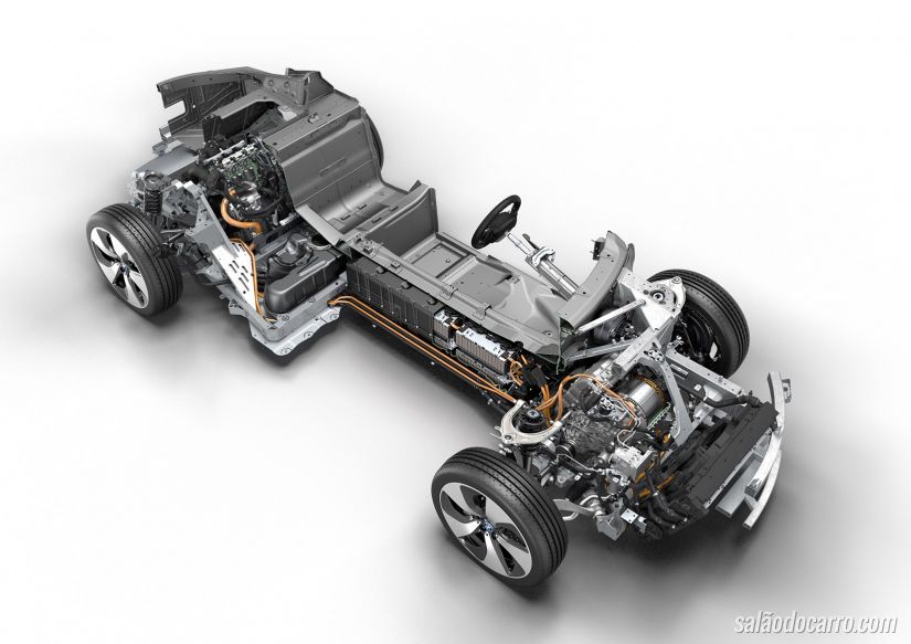 BMW deve lançar novo carro elétrico para rivalizar com Tesla