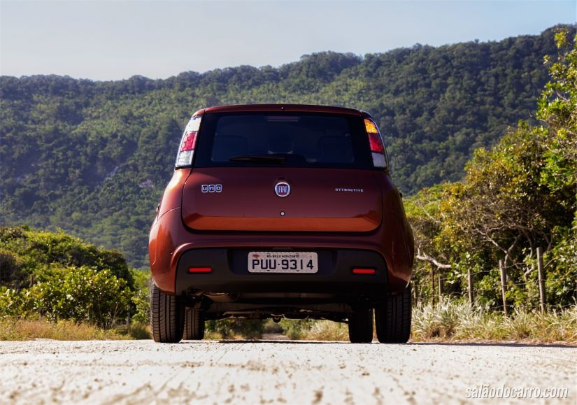 Traseira do Fiat Uno Attractive